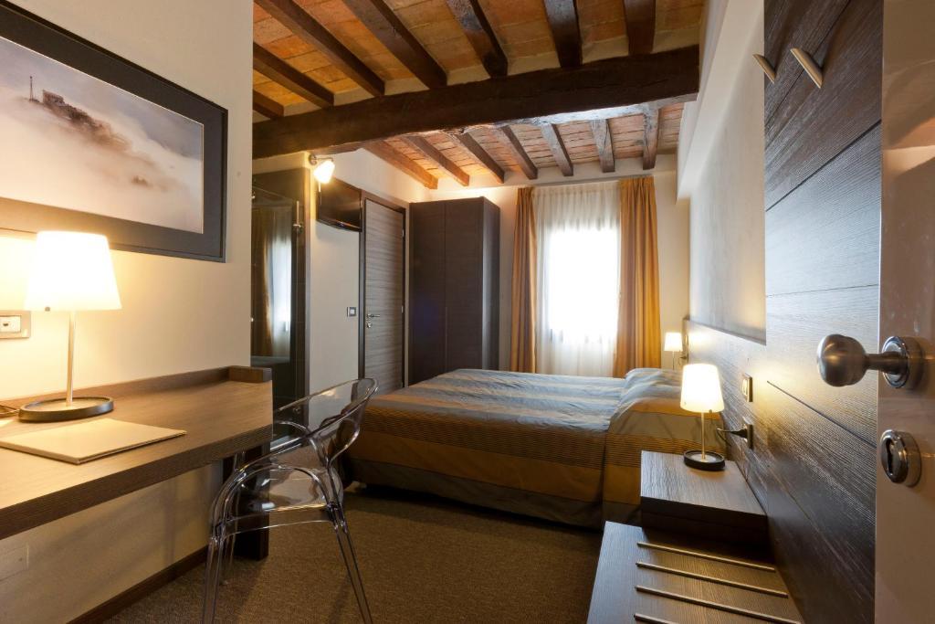 Locanda Sant'Ambrogio Rivalta  Rom bilde